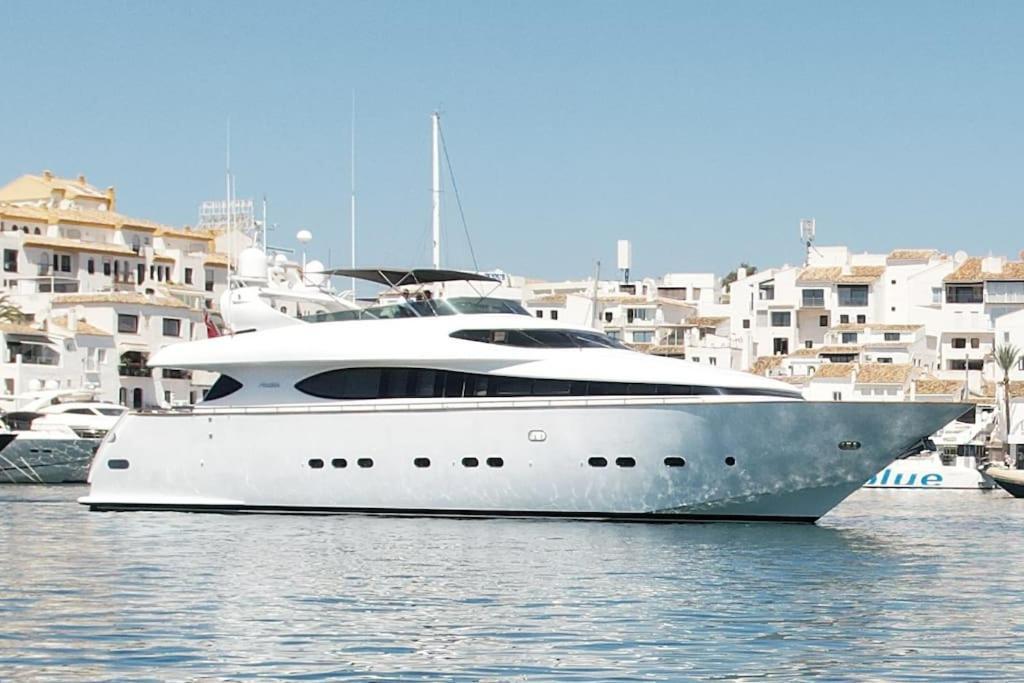 Super Yacht Located In Puerto Banus Hotell Marbella Eksteriør bilde