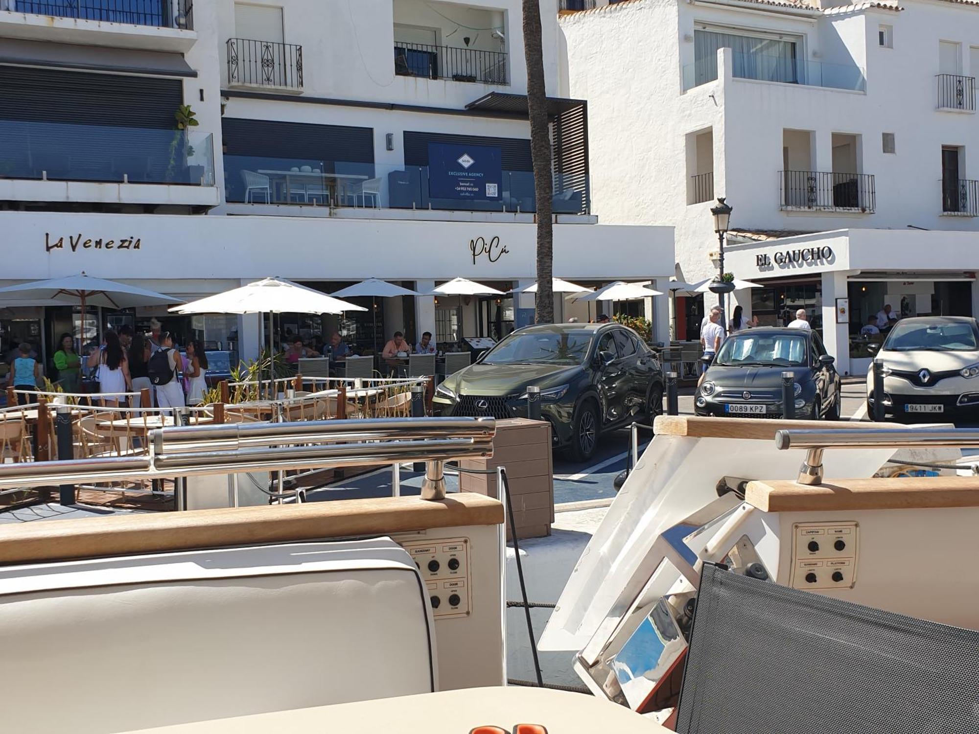 Super Yacht Located In Puerto Banus Hotell Marbella Eksteriør bilde