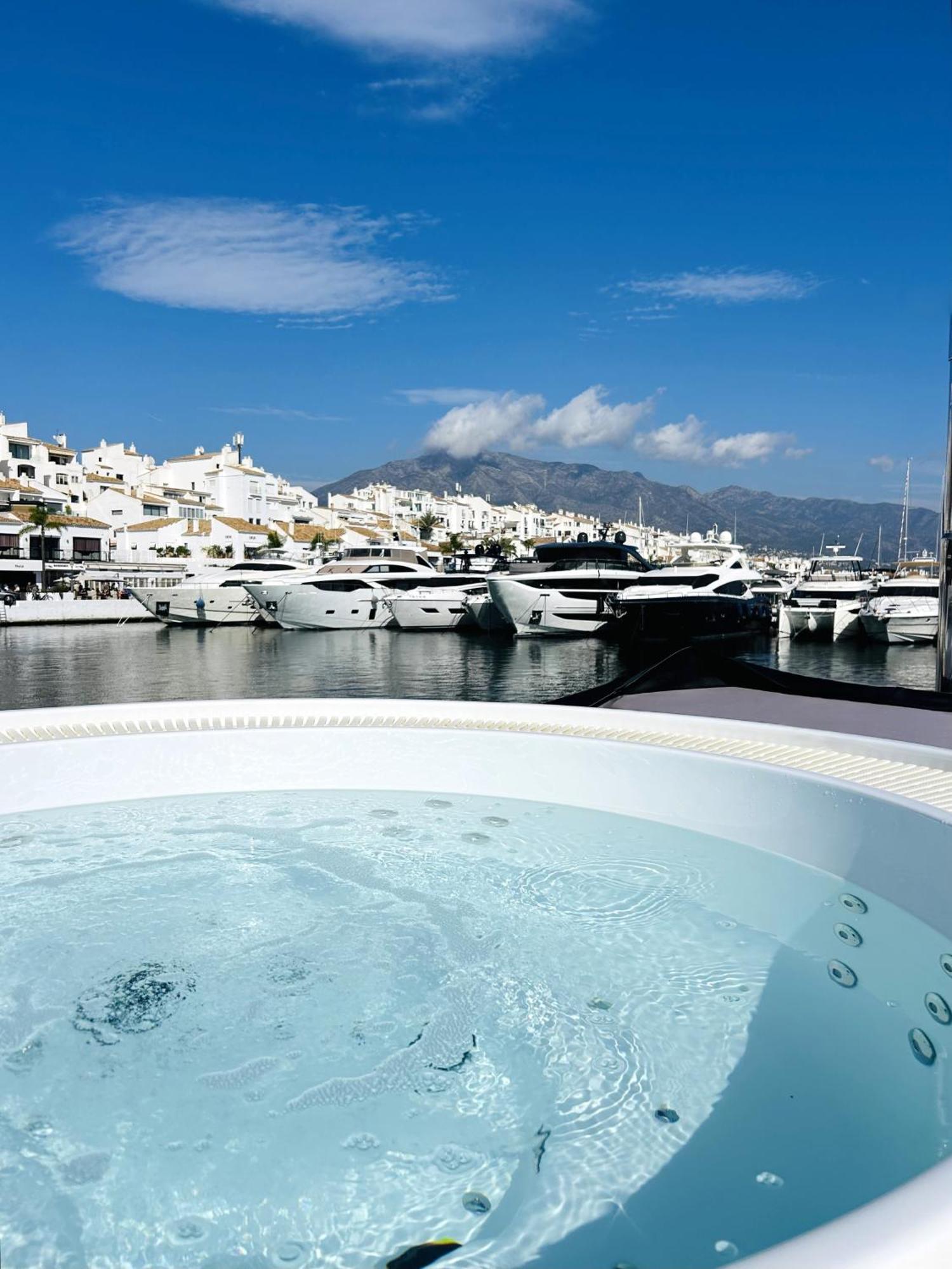 Super Yacht Located In Puerto Banus Hotell Marbella Eksteriør bilde
